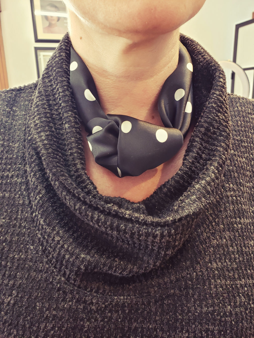 Foulard "Noir à pois blancs"
