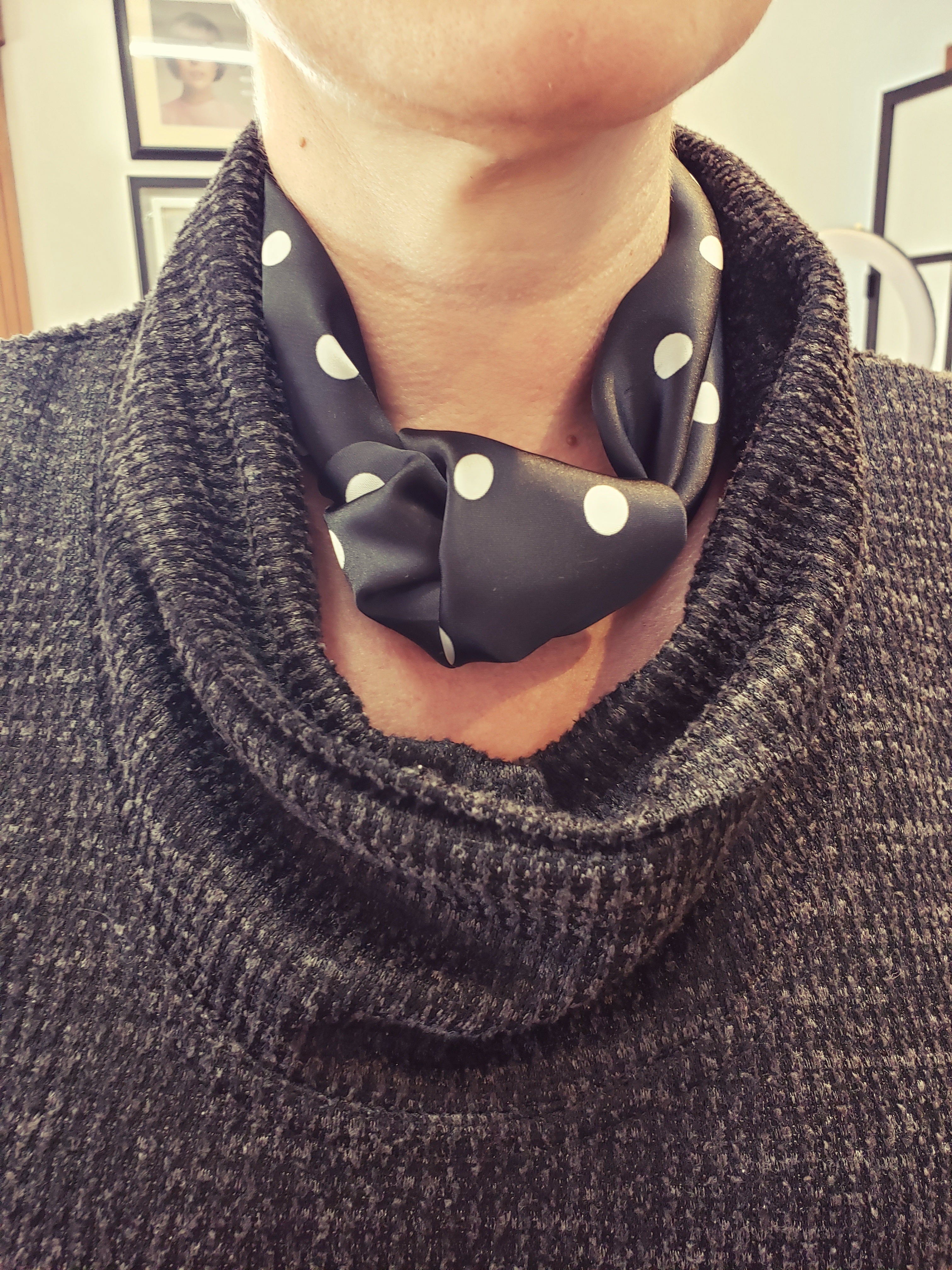 Foulard "Noir à pois blancs"