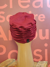 Load image into Gallery viewer, Bonnet modèle Joséphine / couleur bordeaux
