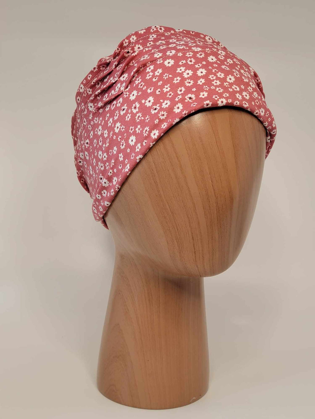 Bonnet modèle Joséphine - Couleur rose/fleurs blanches